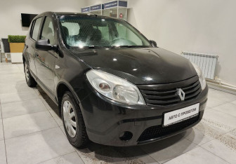 Подержанный автомобиль Renault Sandero 2012 года (3 фото)