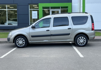 Подержанный автомобиль LADA (ВАЗ) Largus Wagon 2019 года (8 фото)