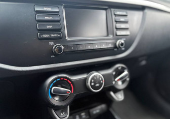 Подержанный автомобиль Kia Rio Hatchback 2020 года (14 фото)