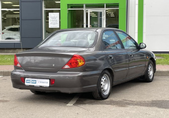 Подержанный автомобиль Kia Spectra Sedan 2006 года (5 фото)