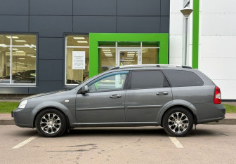 Подержанный автомобиль Chevrolet Lacetti Wagon 2012 года (8 фото)