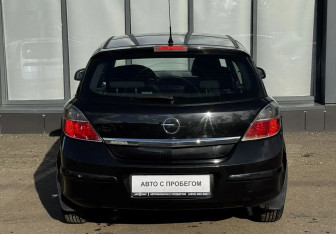 Подержанный автомобиль Opel Astra Hatchback 2010 года (7 фото)