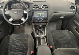 Подержанный автомобиль Ford Focus Sedan 2007 года (9 фото)