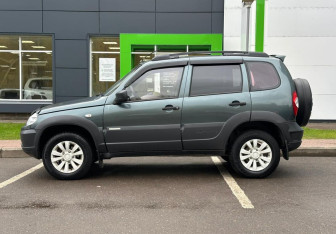 Подержанный автомобиль Chevrolet Niva 2012 года (8 фото)