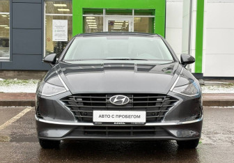 Подержанный автомобиль Hyundai Sonata 2020 года (2 фото)