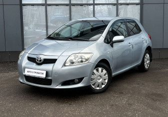 Подержанный автомобиль Toyota Auris Hatchback 2008 года (3 фото)