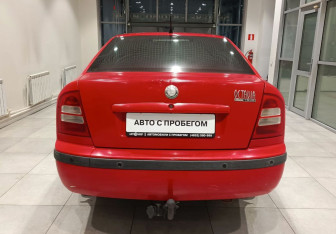 Подержанный автомобиль Skoda Octavia Liftback 2009 года (7 фото)
