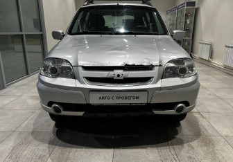 Подержанный автомобиль Chevrolet Niva 2010 года (2 фото)