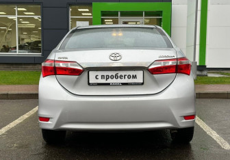 Подержанный автомобиль Toyota Corolla Sedan 2014 года (6 фото)