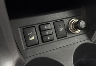 Подержанный автомобиль Toyota RAV4 2006 года (14 фото)