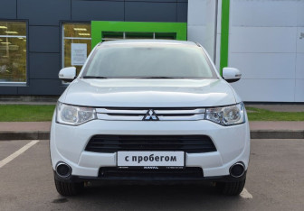 Подержанный автомобиль Mitsubishi Outlander 2014 года (2 фото)