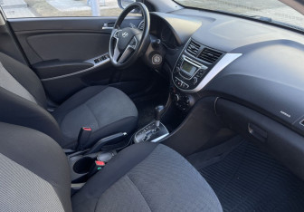 Подержанный автомобиль Hyundai Solaris Sedan 2013 года (10 фото)