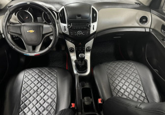 Подержанный автомобиль Chevrolet Cruze Sedan 2014 года (10 фото)