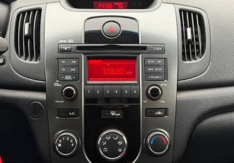 Подержанный автомобиль Kia Cerato Sedan 2012 года (14 фото)