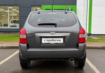 Подержанный автомобиль Hyundai Tucson 2008 года (6 фото)