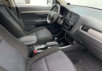Подержанный автомобиль Mitsubishi Outlander 2018 года (9 фото)