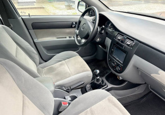 Подержанный автомобиль Daewoo Gentra Sedan 2013 года (10 фото)