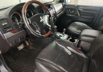 Подержанный автомобиль Mitsubishi Pajero 2008 года (8 фото)