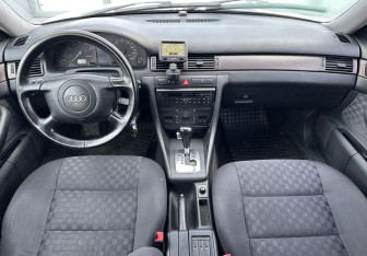 Подержанный автомобиль Audi A6 Sedan 2001 года (12 фото)
