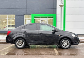 Подержанный автомобиль Chevrolet Aveo Sedan 2013 года (4 фото)