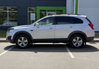 Подержанный автомобиль Chevrolet Captiva 2012 года (8 фото)