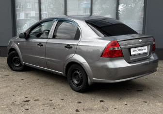 Подержанный автомобиль Chevrolet Aveo Sedan 2006 года (8 фото)