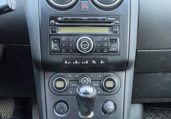 Подержанный автомобиль Nissan Qashqai 2009 года (14 фото)