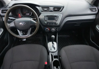 Подержанный автомобиль Kia Rio Sedan 2013 года (10 фото)