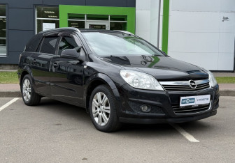 Подержанный автомобиль Opel Astra Wagon 2010 года (3 фото)