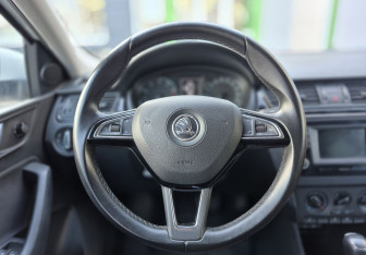 Подержанный автомобиль Skoda Rapid Liftback 2015 года (12 фото)