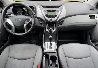 Подержанный автомобиль Hyundai Elantra Sedan 2010 года (9 фото)