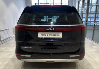 Подержанный автомобиль Kia Carnival 2021 года (9 фото)