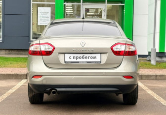 Подержанный автомобиль Renault Fluence 2013 года (5 фото)