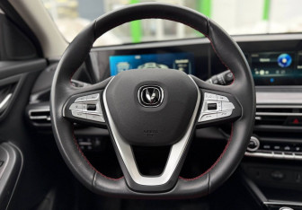 Подержанный автомобиль Changan Eado Plus 2023 года (12 фото)