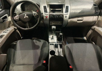 Подержанный автомобиль Mitsubishi Pajero Sport 2010 года (12 фото)