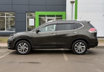 Подержанный автомобиль Nissan X-Trail 2015 года (8 фото)