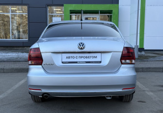 Подержанный автомобиль Volkswagen Polo Sedan 2016 года (6 фото)