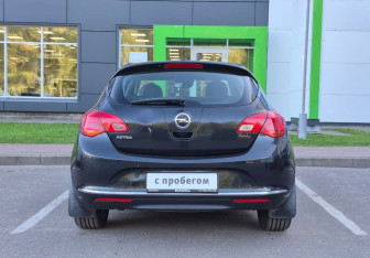 Подержанный автомобиль Opel Astra Hatchback 2014 года (6 фото)