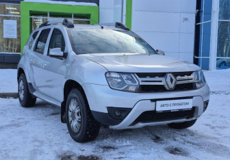 Подержанный автомобиль Renault Duster 2017 года (3 фото)
