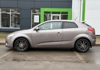 Подержанный автомобиль Kia Ceed Hatchback 2010 года (8 фото)