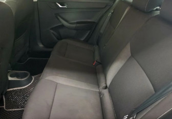 Подержанный автомобиль Skoda Rapid Liftback 2016 года (12 фото)