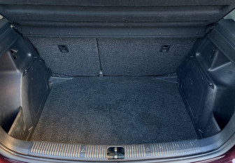 Подержанный автомобиль Skoda Fabia Hatchback 2011 года (14 фото)