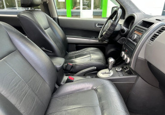 Подержанный автомобиль Nissan X-Trail 2008 года (10 фото)