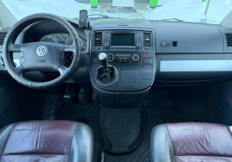 Подержанный автомобиль Volkswagen Multivan 2008 года (9 фото)