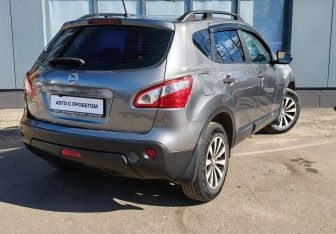 Подержанный автомобиль Nissan Qashqai 2011 года (6 фото)
