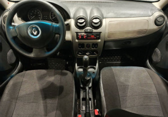 Подержанный автомобиль Renault Sandero 2012 года (13 фото)