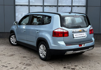 Подержанный автомобиль Chevrolet Orlando 2012 года (8 фото)