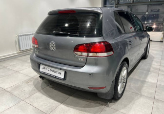 Подержанный автомобиль Volkswagen Golf Hatchback 2012 года (7 фото)