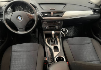 Подержанный автомобиль BMW X1 2012 года (11 фото)