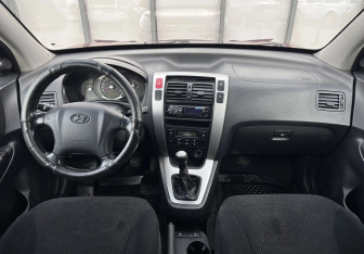 Подержанный автомобиль Hyundai Tucson 2008 года (11 фото)